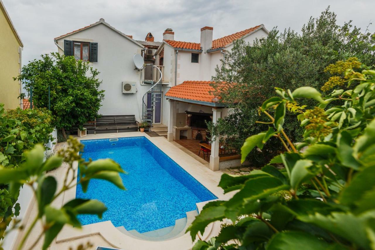 Apartments Natalia Supetar Exterior photo