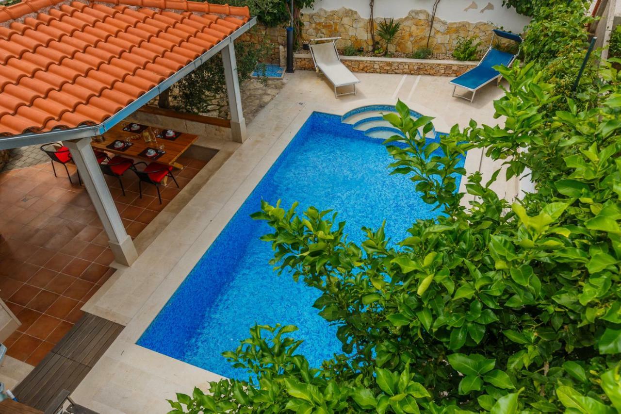 Apartments Natalia Supetar Exterior photo